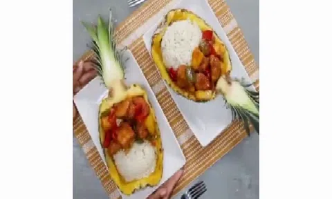 Cơm gà xào dứa chua ngọt cho bữa tối